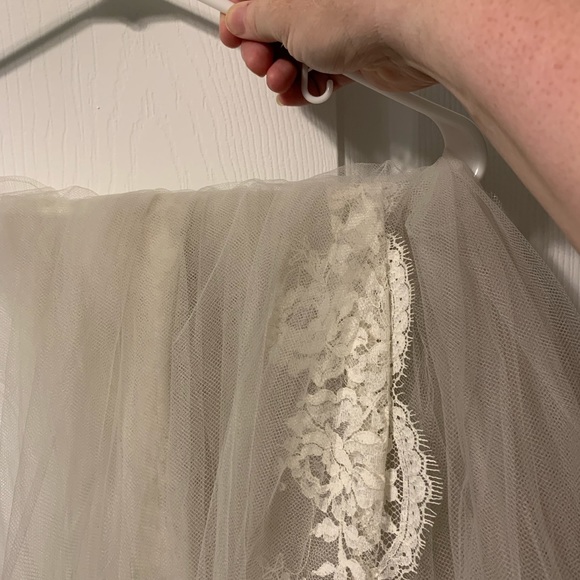 VTG / ANTIQ PRETTY LACE EDGED TOULLE BRIDAL VEIL - Picture 9 of 9